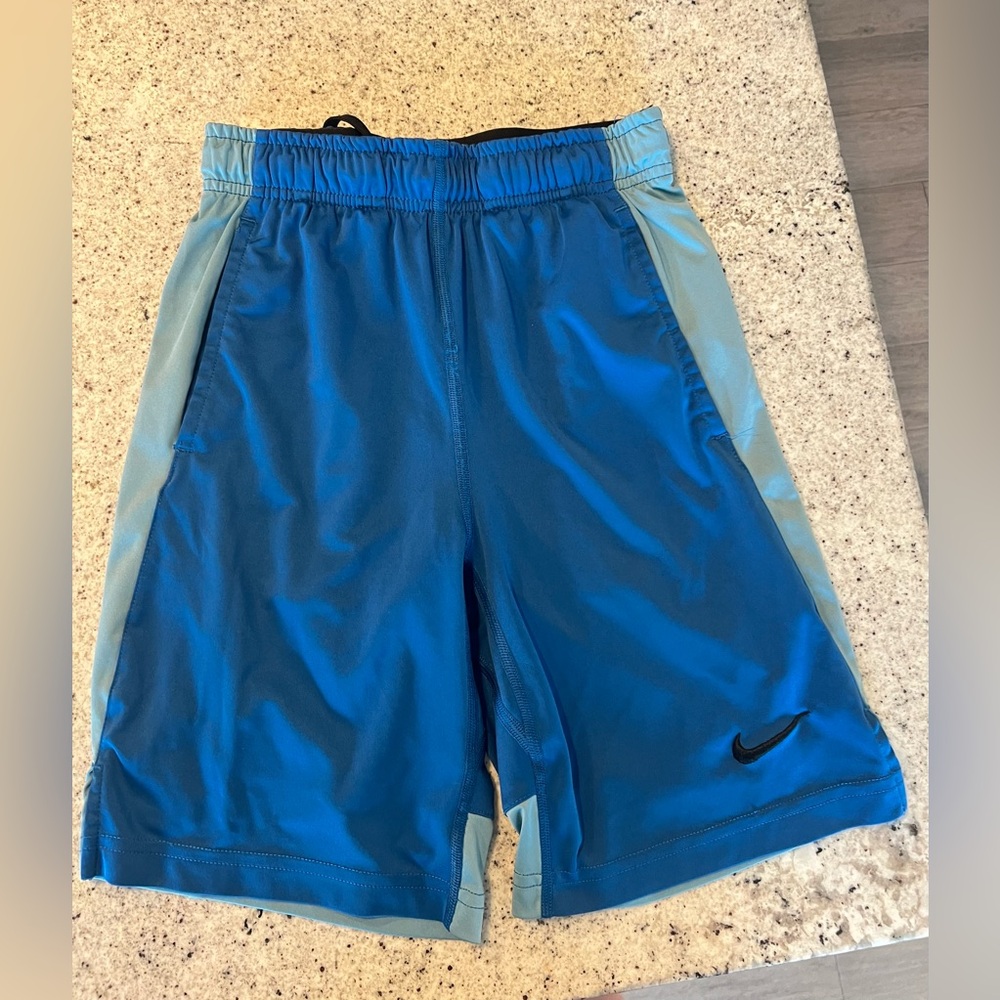 Nike shorts boys youth medium blue athletic shorts